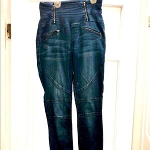 Woman’s High Waisted Stretchy Jeans